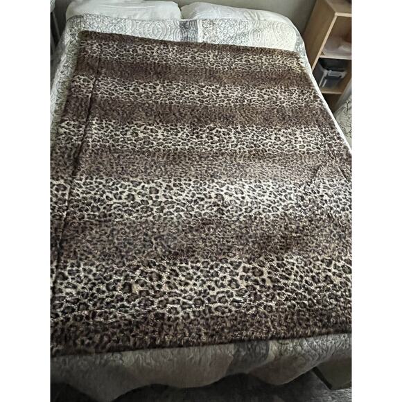 Magaschoni Faux Fur Throw Blanket Brown Tan Leopard Cheetah Thick Plush Jaguar - Picture 8 of 13